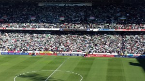 Imagen de la grada de El Arcángel repleta