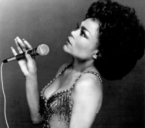 La estrella de Broadway Eartha Kitt