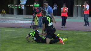 Xisco celebra el gol de Uli junto a Pinillos delante del periodista de Canal Sur Ildefonso Fernández