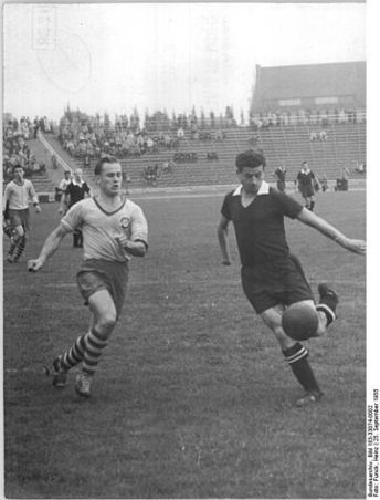 360px-Bundesarchiv_Bild_183-33074-0002,_ZSK-Vorwärts_Berlin_-_SC_Wismut_Karl-Marx-Stadt