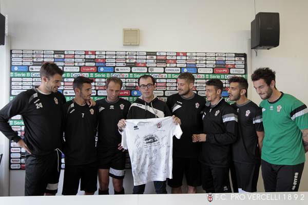 Vercelli; Italia 02-Novembre-2016 - Consegna maglia Paolo Gagnone  Stadio Silvio Piola ©Ivan Benedetto
